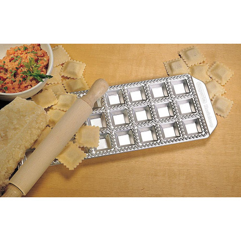 IMPERIA Ravioli classici Форма за равиоли с точилка - 24 секции
